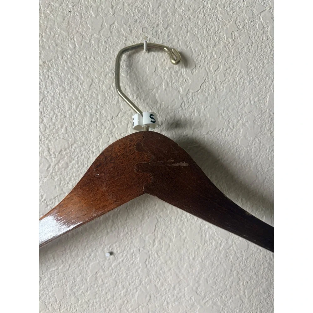 Vintage Dillards Wooden Suit Hanger Mahogany Finish Locking Pant Bar‎ Gold Logo